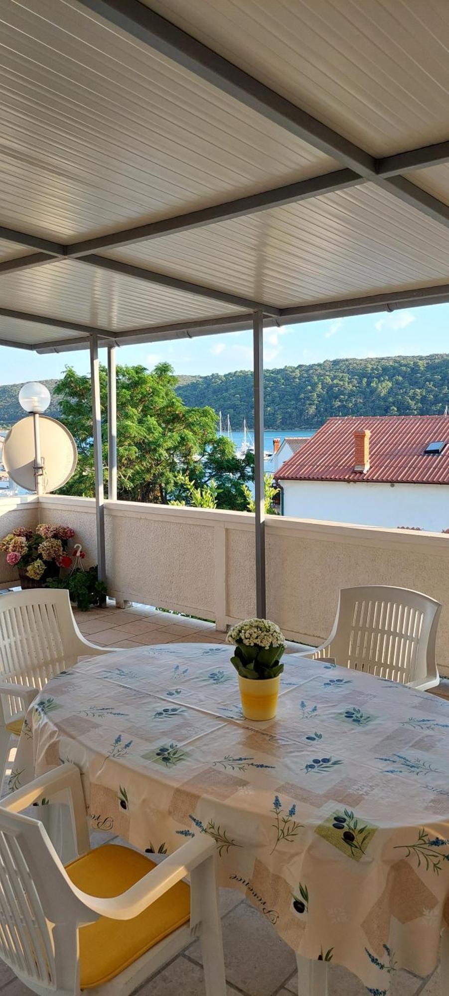 Apartmani Sladana Kampor Bilik gambar